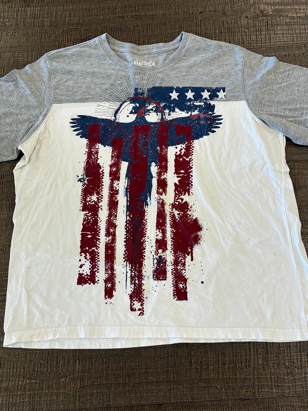 Patriotic Men’s White & Gray Eagle Flag Graphic Tee size 2XL
